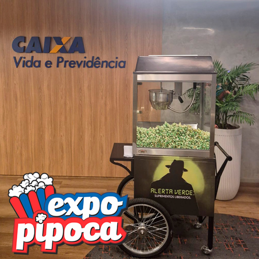 Experiência-sensorial-com-pipoca-gourmet-–-ExpoPipoca Público corporativo apreciando pipoca gourmet em ambiente de networking.